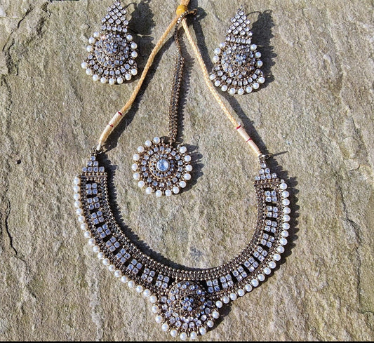 Silver Mangusi Set White Round Shaped Pearls