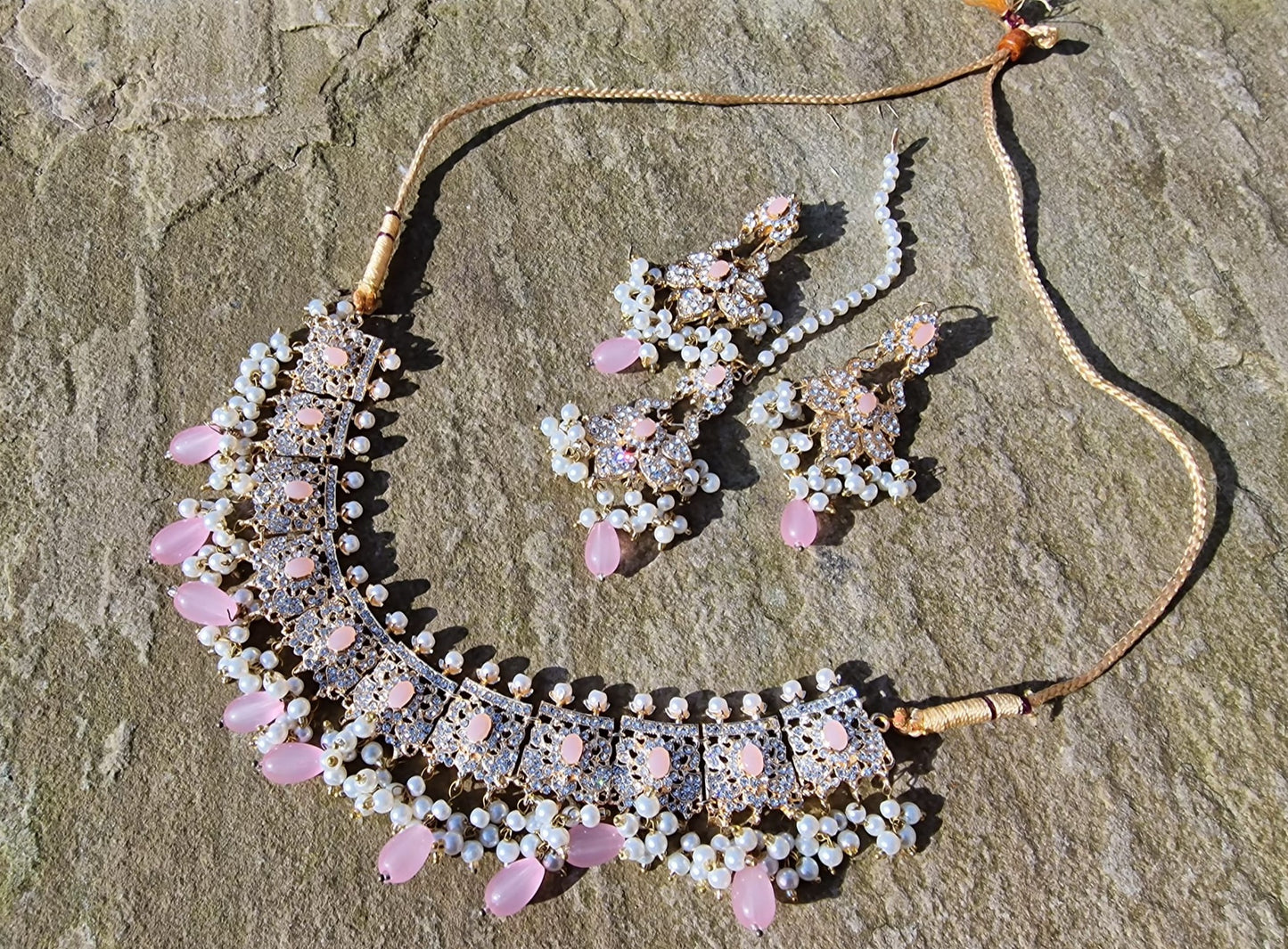 Pink Guluband Round Necklace Set