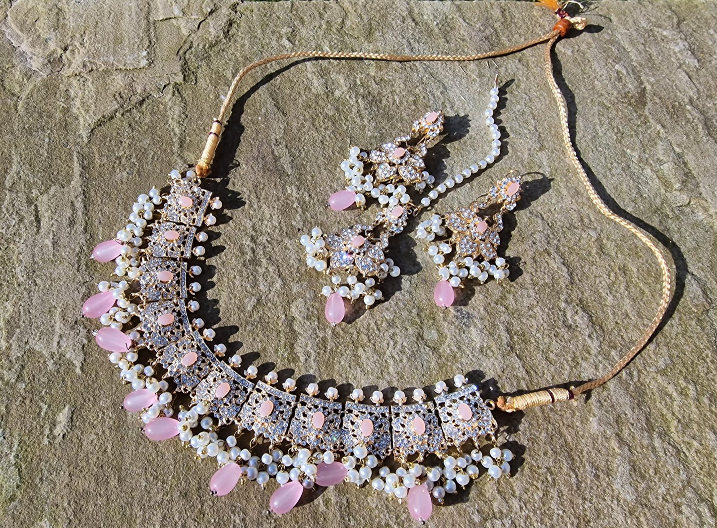 Pink Guluband Round Necklace Set